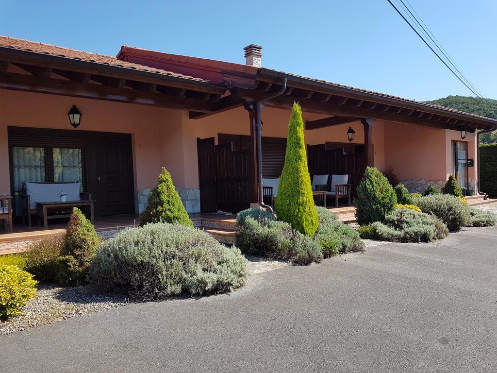 Apartamentos El Pedrayu Onís エクステリア 写真